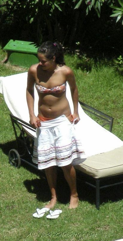 Célébrité ana ivanovic prenant un bain de soleil dans un bikini orange sexy
 #75402485