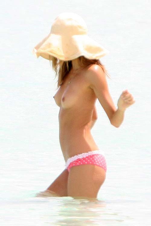 Miranda Kerr very sexy and hot topless paparazzi photos on beach #75285655