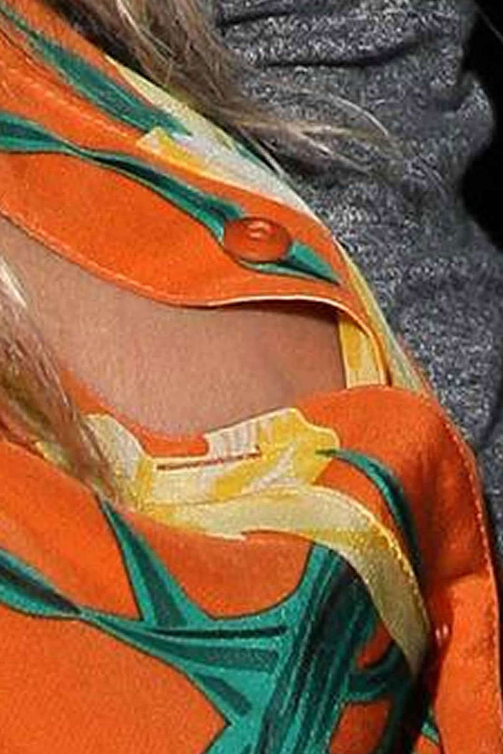 Jessica simpson dévoilant ses tétons et ses fesses en jupe haute sur des photos paparazzi
 #75364239