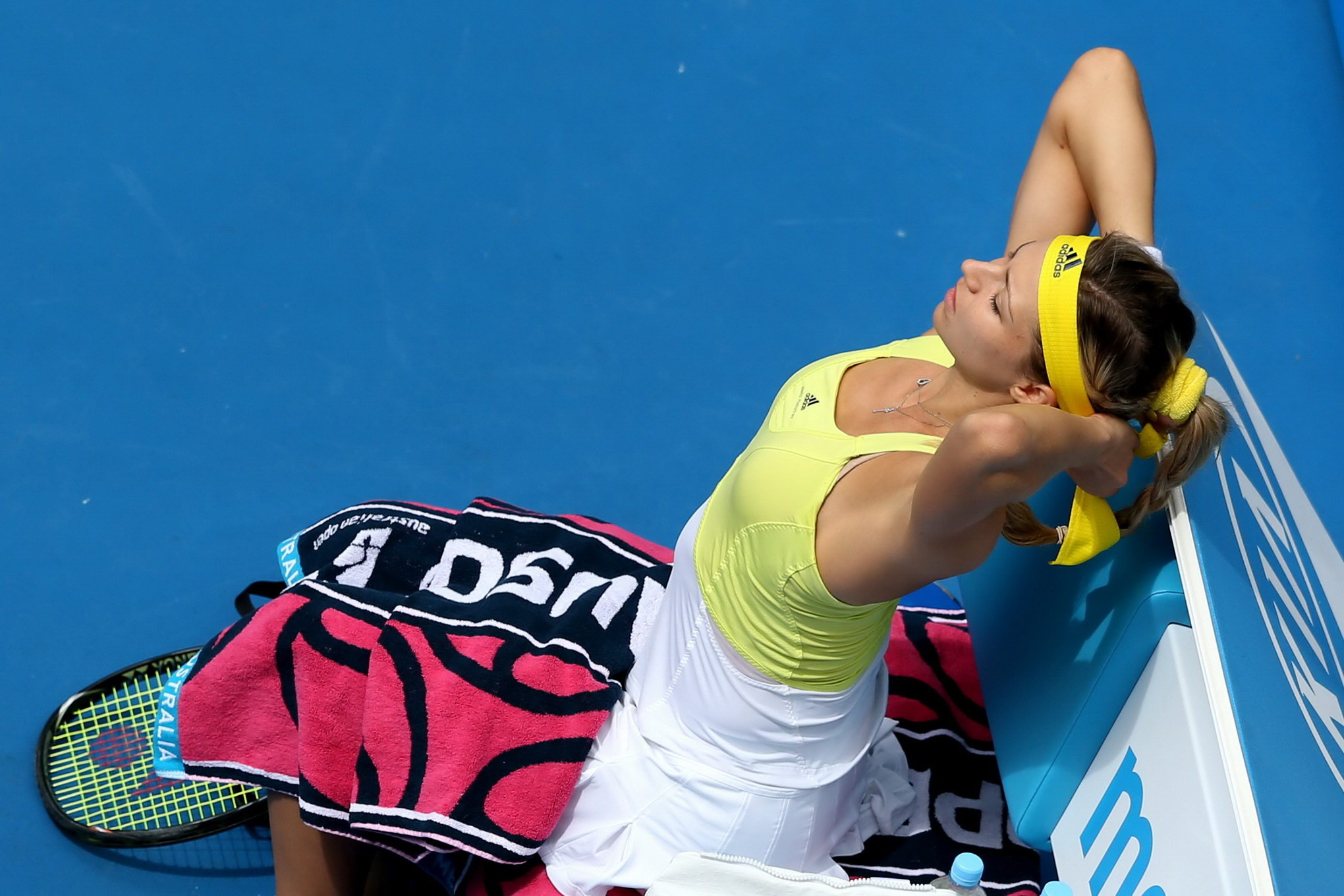 Maria kirilenko blinkt ihr weißes Höschen bei den australischen Open 2013
 #75243123