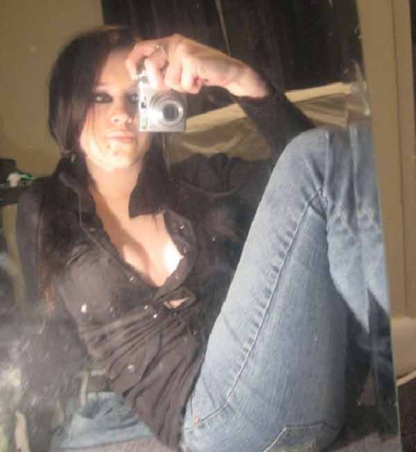 Belle galerie de photos d'une jeune femme amateur sexy qui se shoote elle-même.
 #75703475
