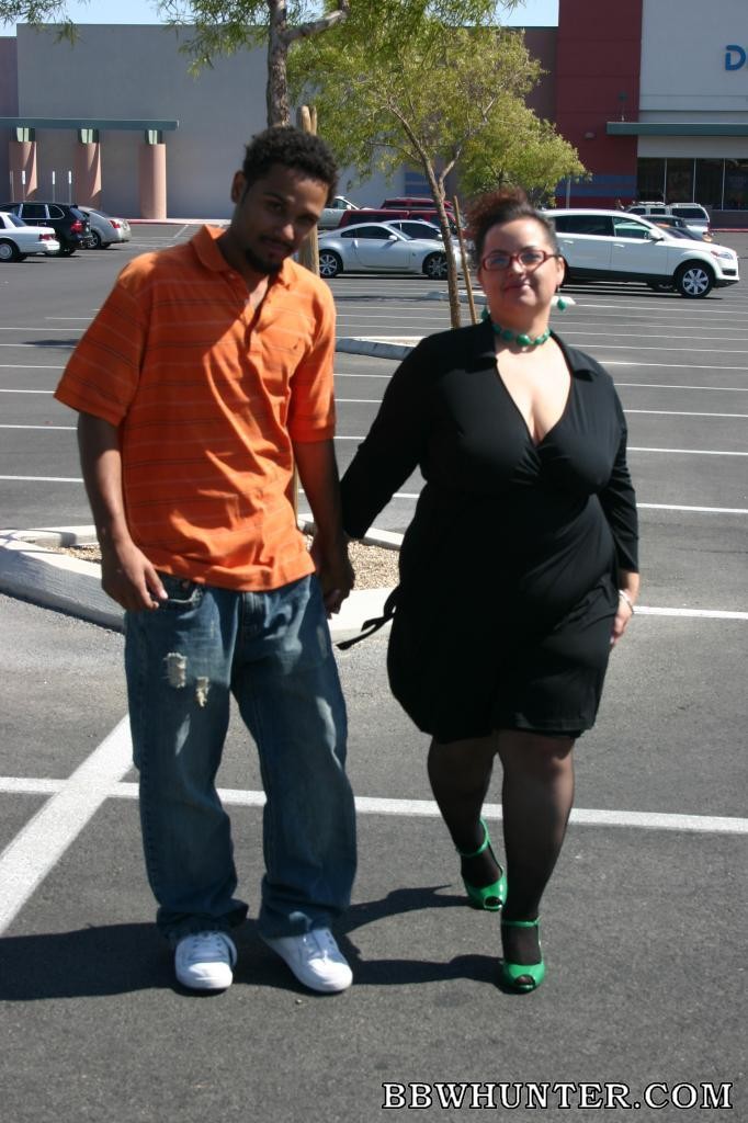 BBW seduces a black guy by unleashing her enormous set of fat knockers while suc #71789102