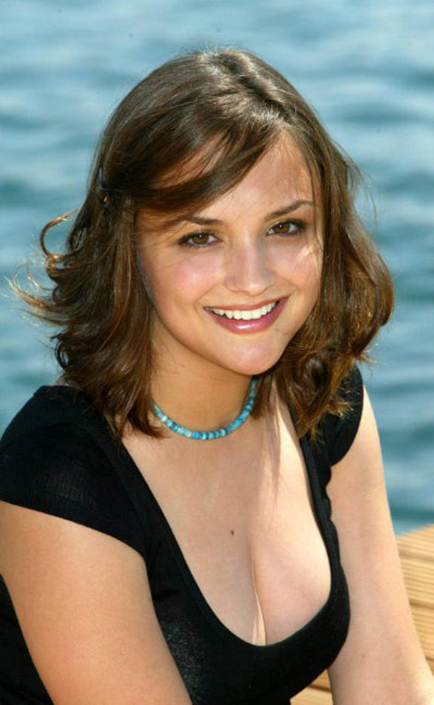 Awesome brunette babe Rachael Leigh Cook sexy posing #75434883