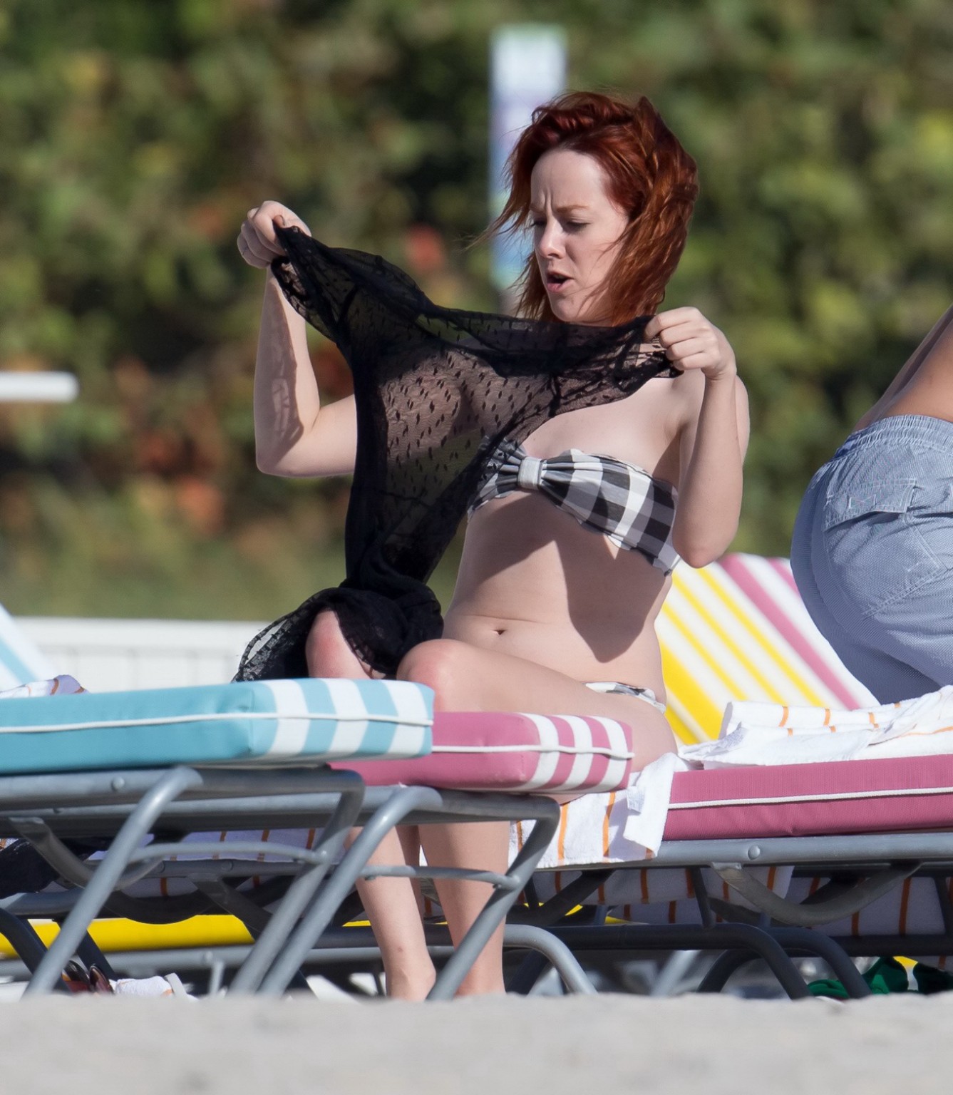 Jena Malone showing her juicy ass in strapless monochrome bikini at the beach in #75178953