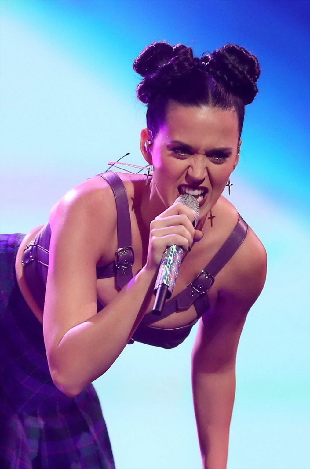 Katy Perry trägt einen bauchfreien Leder-Minirock beim iheartradio music festi 2013
 #75217985