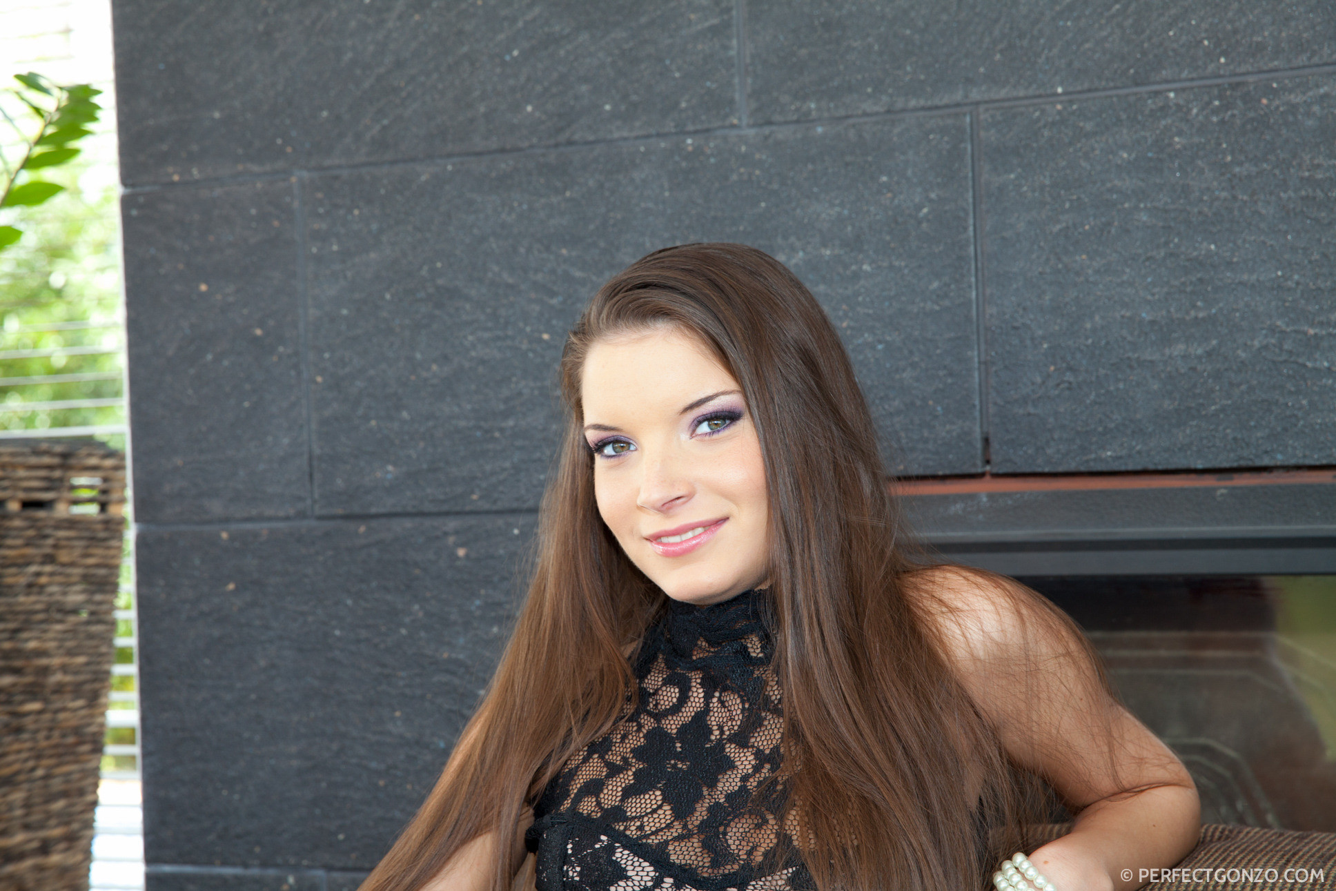 La pequeña anita se hace penetrar doblemente
 #68622496