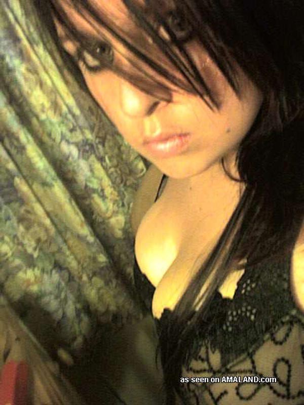 Busty emo chick nackt und selfshooting
 #68255594