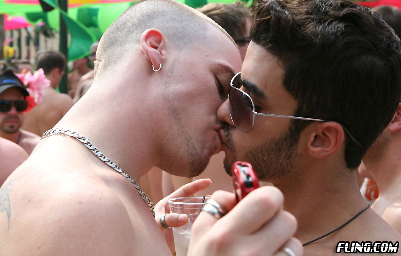 Incredibile festa gay bash all'aperto che sfoggia i corpi più caldi tutti pronti a scopare nel
 #76904032