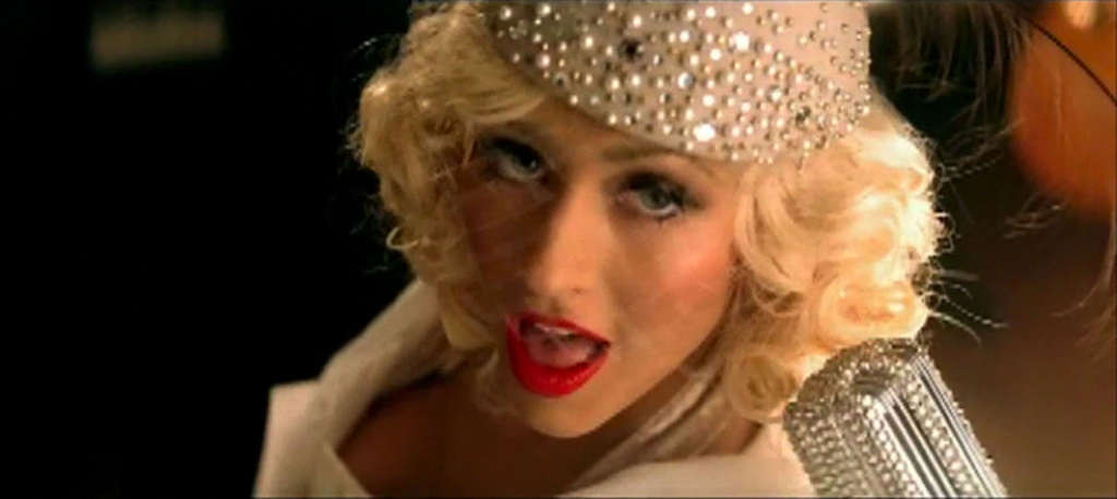 Christina Aguilera sieht in ihrem Videospot sehr heiß in Dessous aus und zeigt Titten 
 #75357428