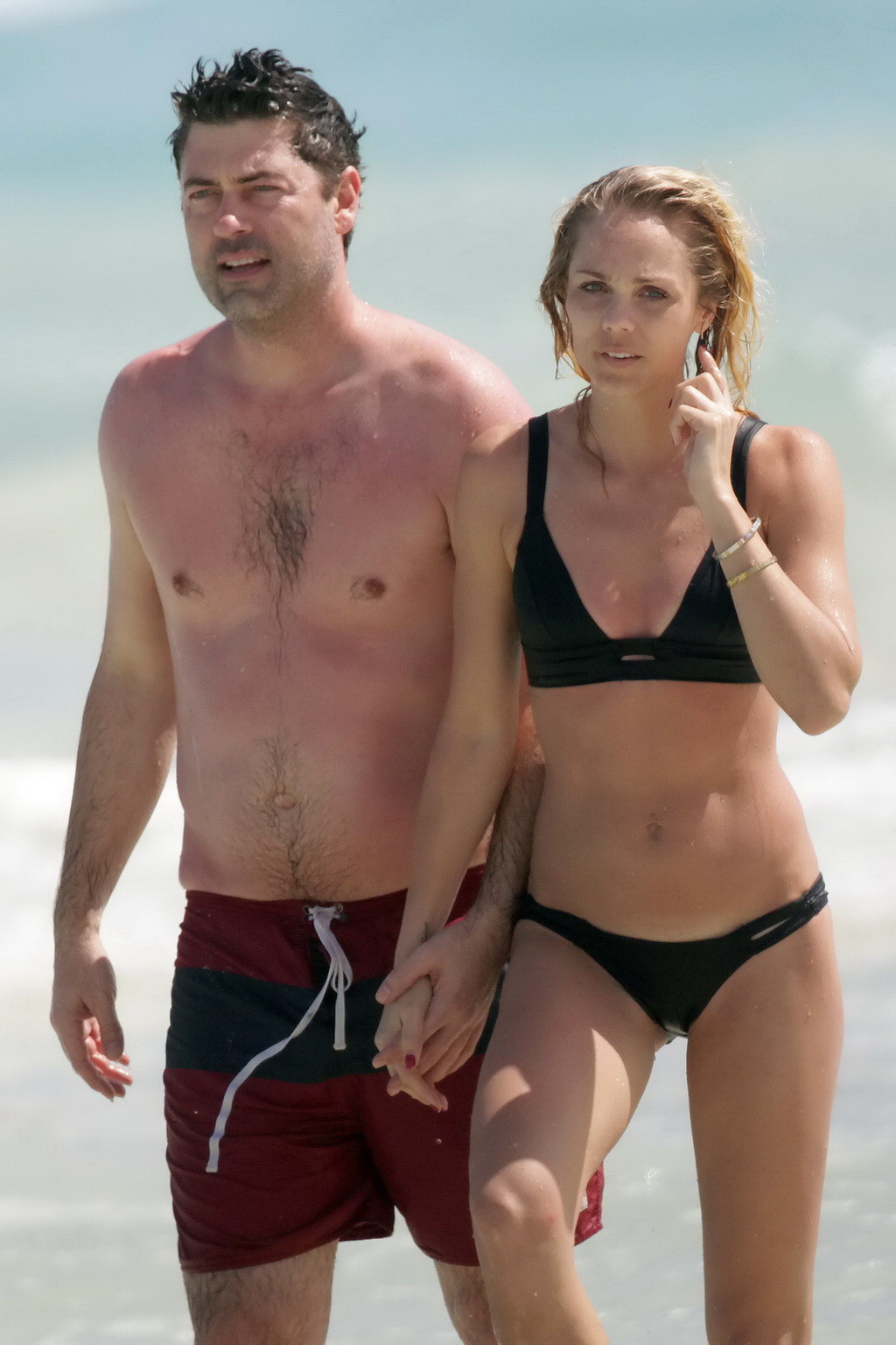 Laura vandervoort zeigt ihren heißen Bikini-Hintern
 #75144440