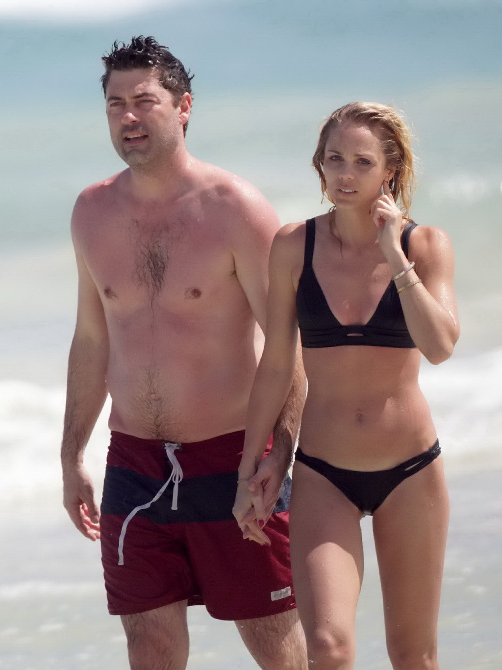 Laura vandervoort zeigt ihren heißen Bikini-Hintern
 #75144446