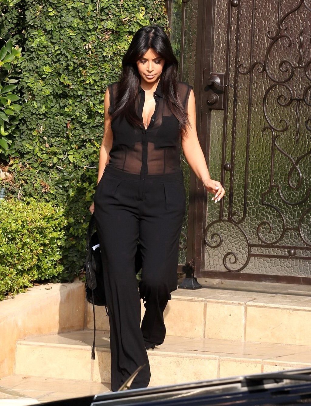 Kim kardashian incinta vedere attraverso al reggiseno fuori in la
 #75241813