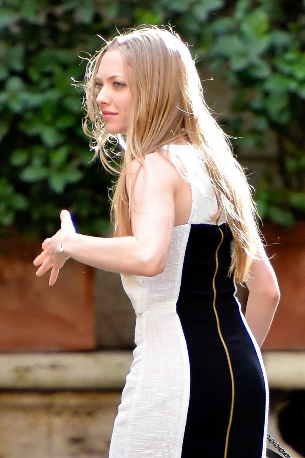 Amanda Seyfried showing cleavage and upskirt at the photoshoot in Rome #75168394