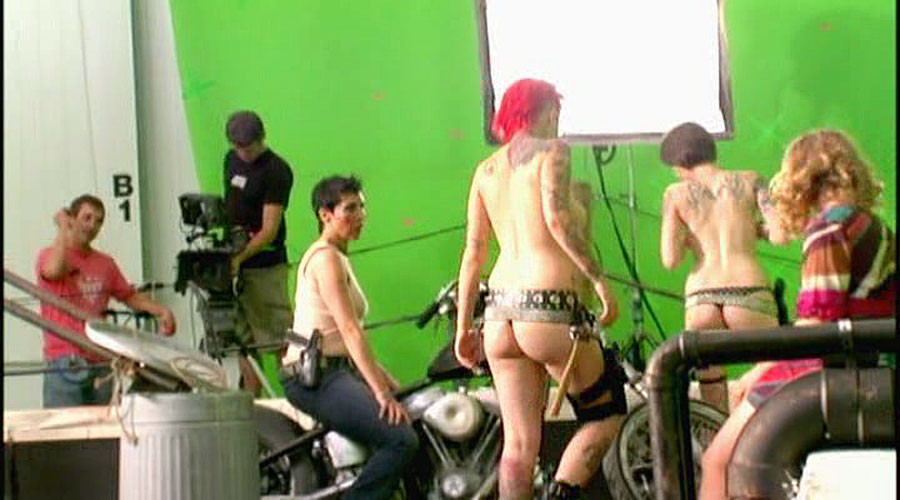 Chelsea richards montrant ses beaux gros seins dans des photos de films nus
 #75388091