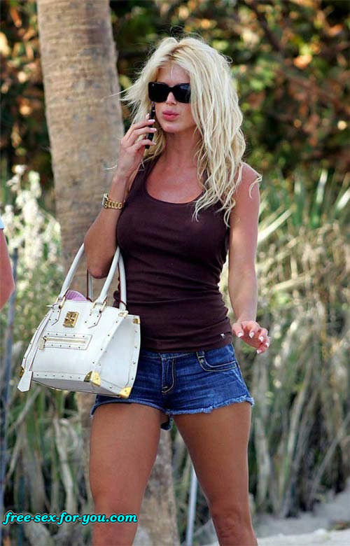 Victoria Silvstedt posing in thong and upskirt papaparazzi pics #75434829
