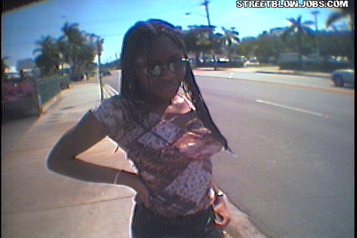 Une nana noire à forte poitrine se fait pilonner par un mec avec des lunettes d'espionnage
 #74512744