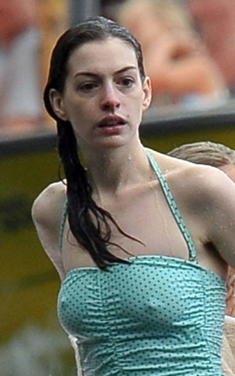 Anne Hathaway exposing fucking sexy body and huge nipples in bikini #75295052