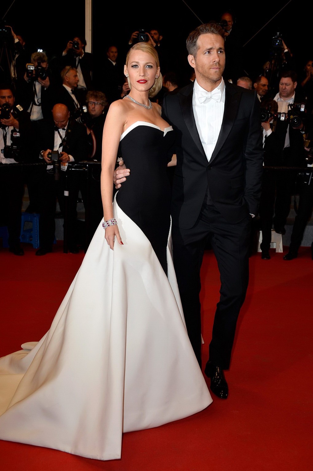 Blake Lively showing huge cleavage at the Captives premiere in Cannes #75196292