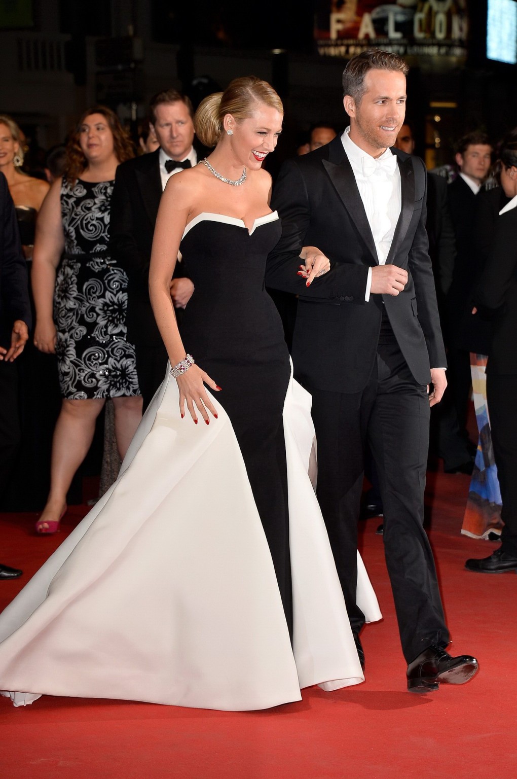 Blake Lively showing huge cleavage at the Captives premiere in Cannes #75196300