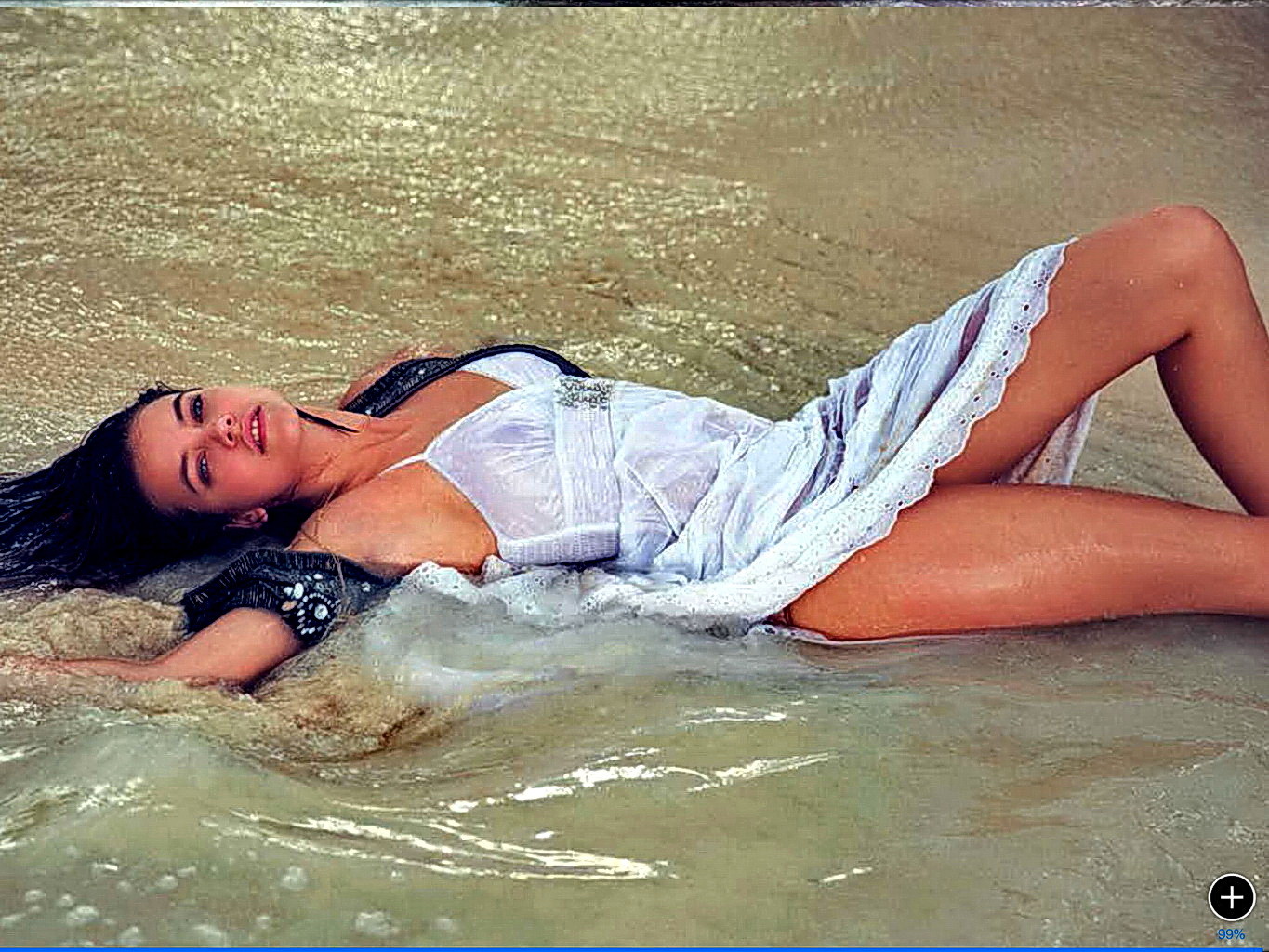 イタリアのMarie claire誌2014年5月号に掲載されたバーバラ・パルビンの濡れたフルヌード
 #75196006