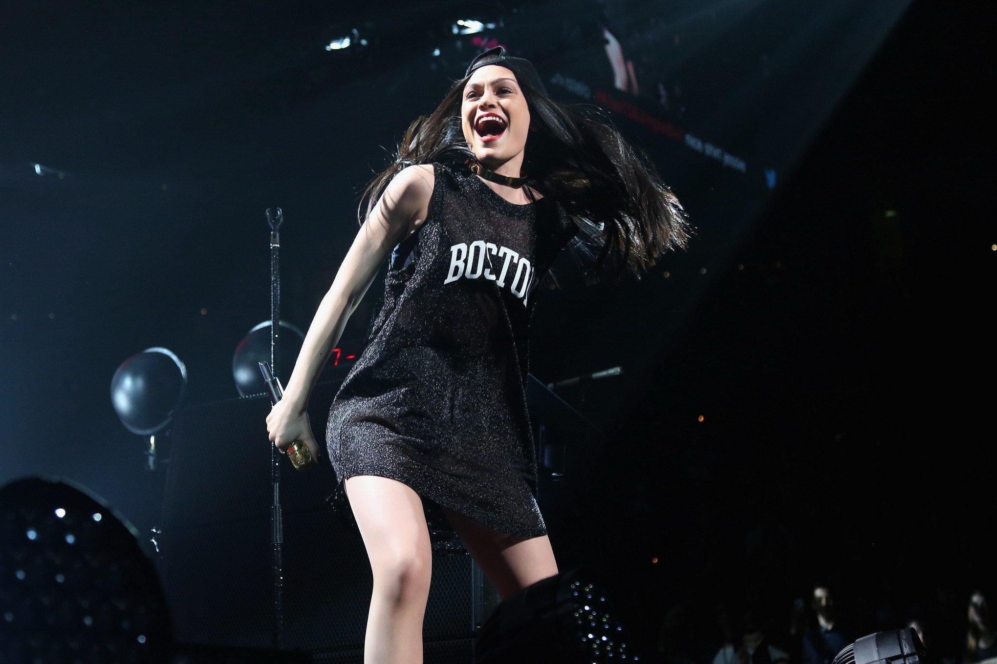 Jessie j ver a través de la ropa interior en el escenario en el beso 108s jingle ball 2014 en boston
 #75178159