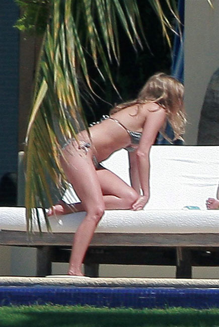 Jennifer Aniston hot ass and nude tits #75425842