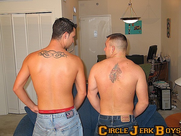 Two hunks relaxing #77002098