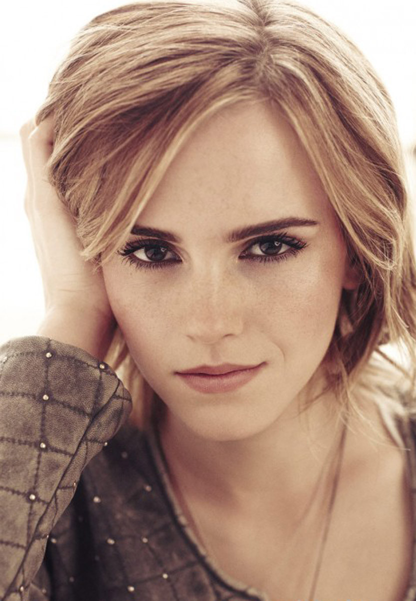 Emma Watson, sexy et torride dans un magazine
 #75244654