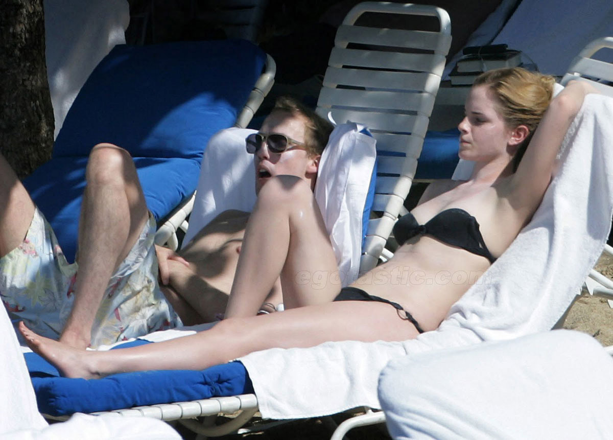 Emma Watson guardando sexy e caldo in rivista
 #75244698