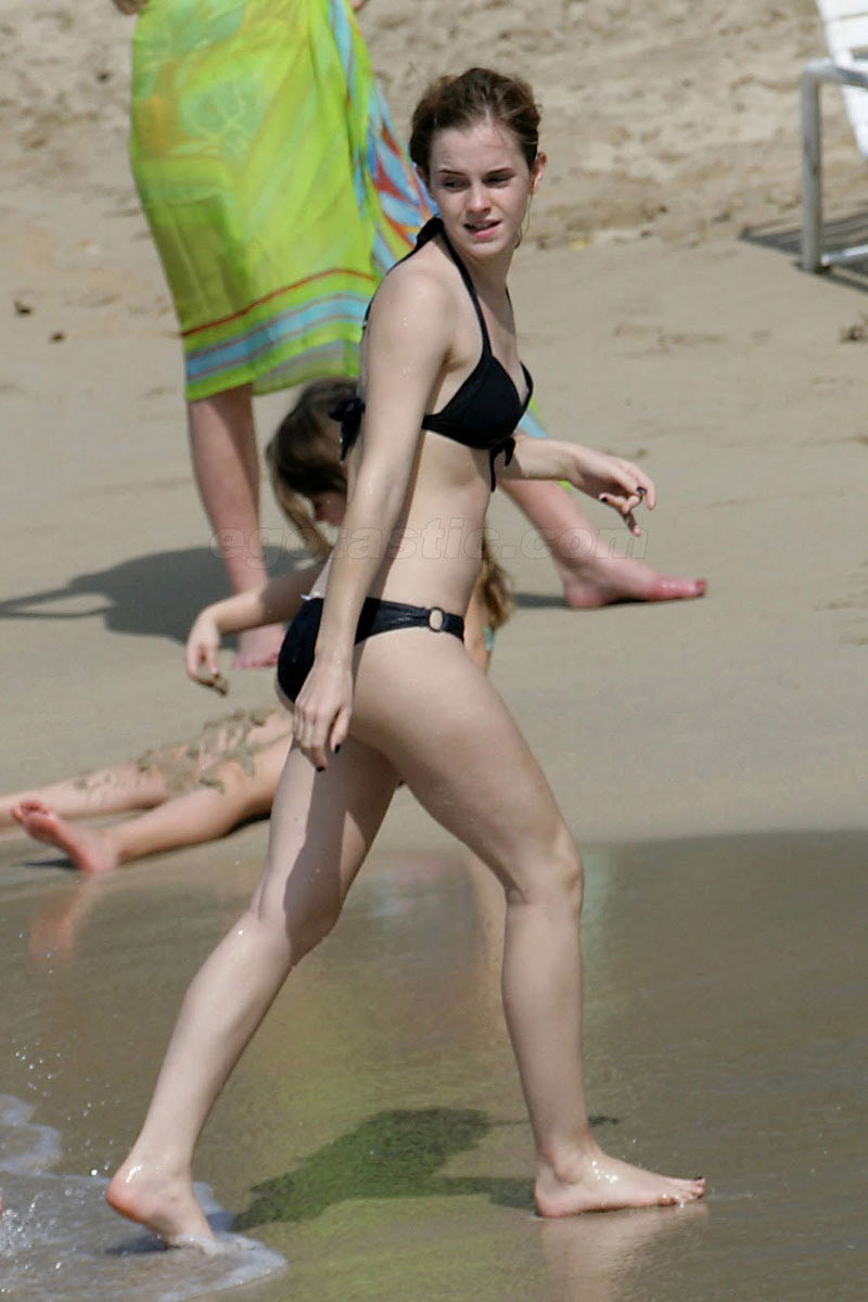Emma Watson guardando sexy e caldo in rivista
 #75244705