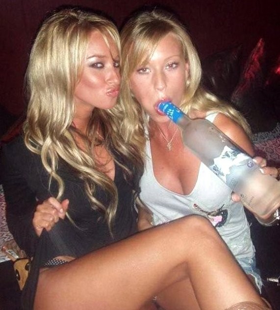 College Girls Drunk Wasted Kissing And Flashing Perky Tits #76399432