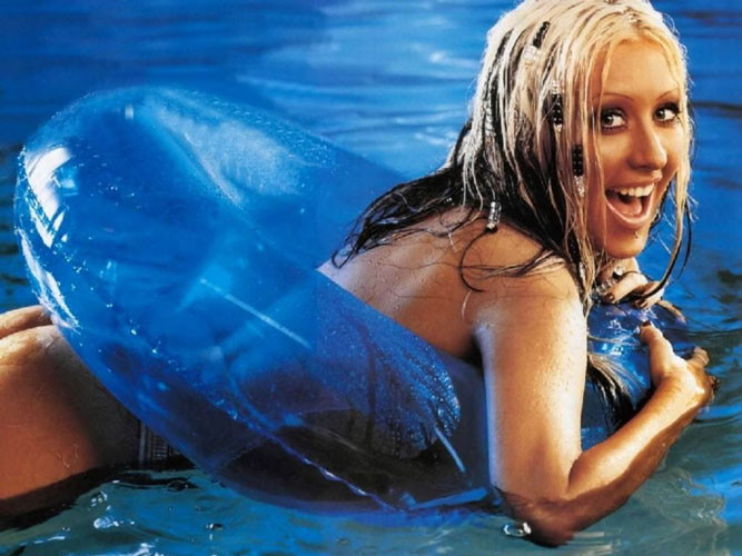 Christina Aguilera zeigt ihre Titten und Arsch und posiert sexy #75415931