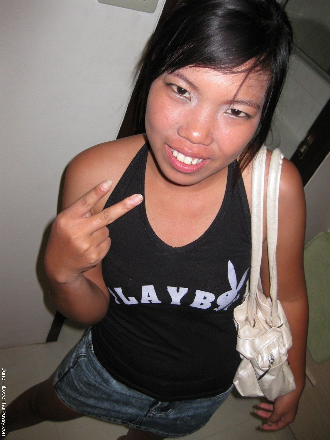 Adorable thailändischen bargirl barebacked kein Kondom von einem Sex-Touristen
 #69927709