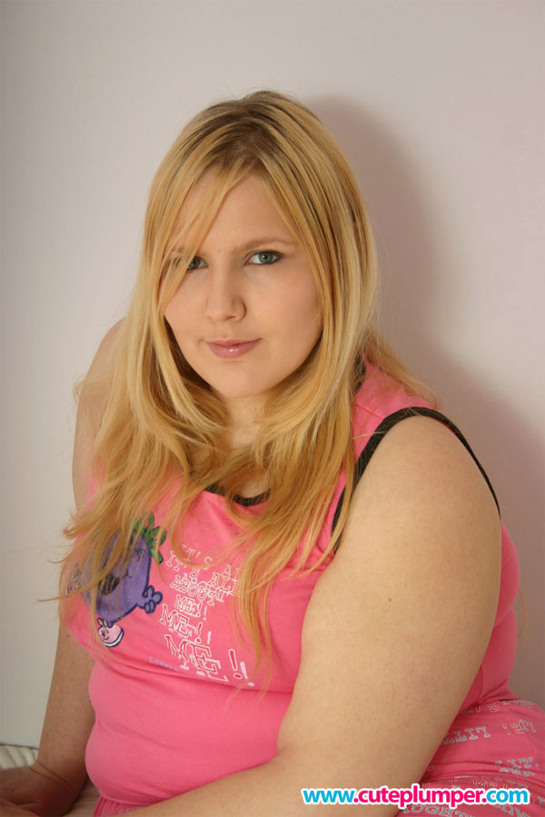 Plump blonde posing and flashing in pink pyjamas #70645676