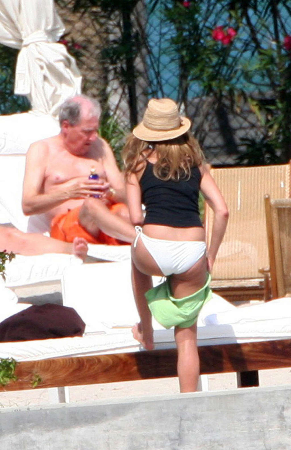 Jennifer Aniston showing sexy body and nice ass in bikini on beach #75370702