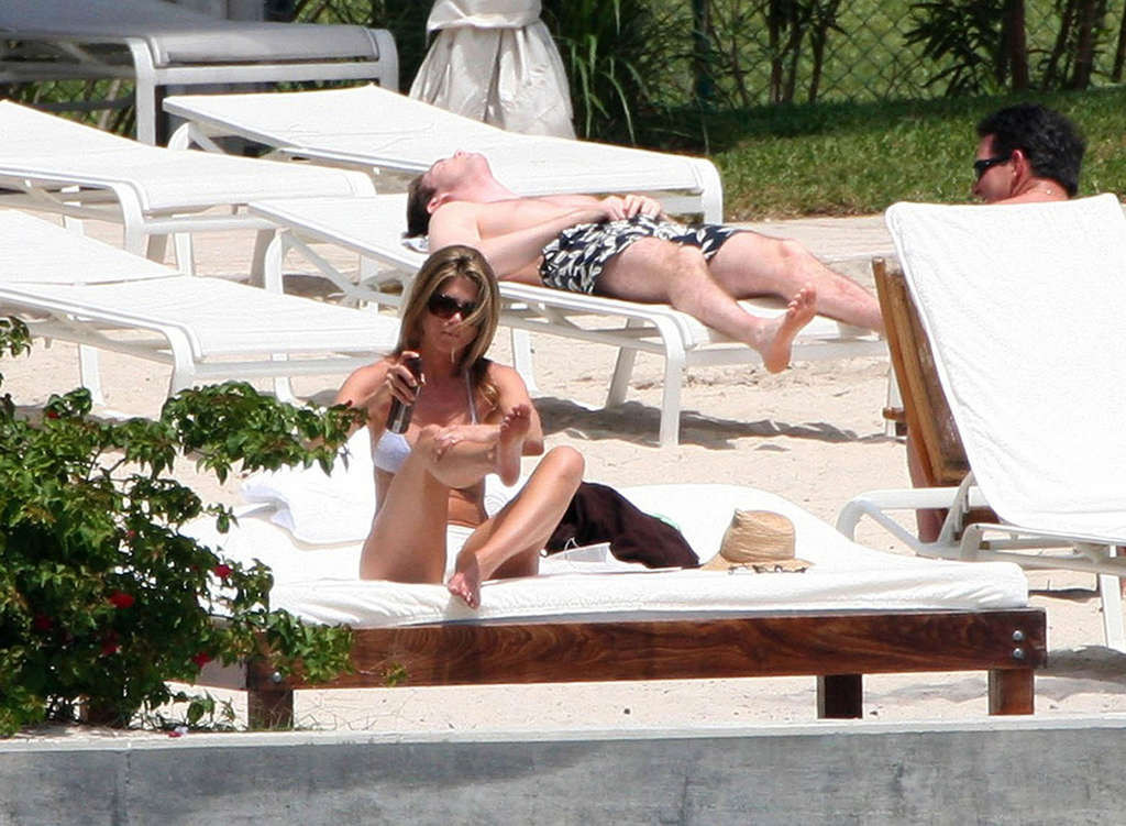 Jennifer Aniston showing sexy body and nice ass in bikini on beach #75370831
