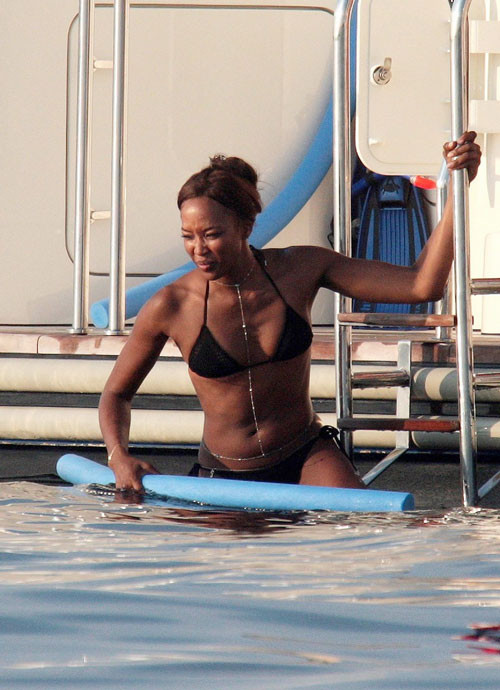Naomi Campbell showing hairy pussy and tits and bikini posing #75417539