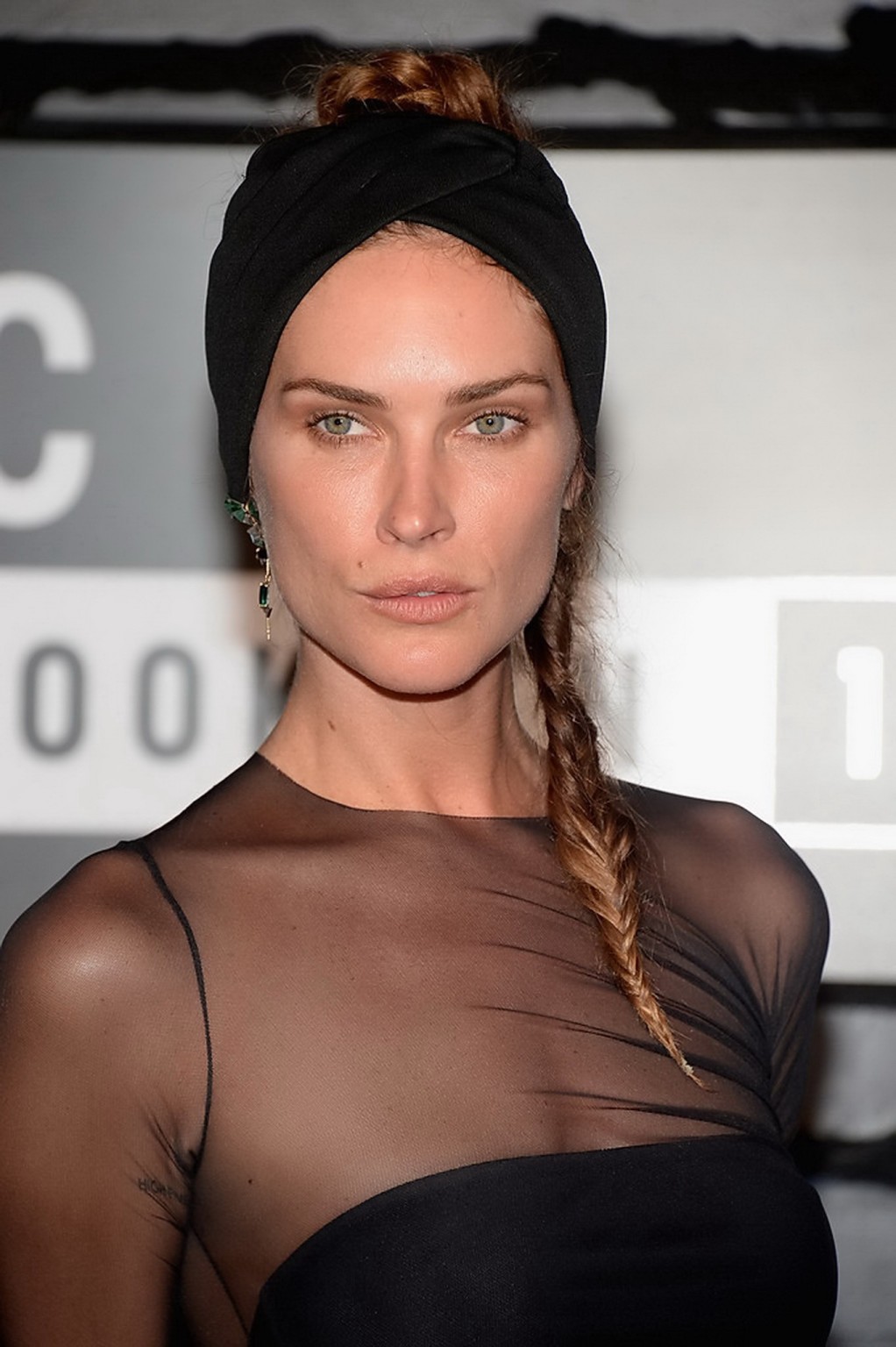 Erin wasson portant une robe noire transparente aux mtv video music awards 2013 à New York.
 #75220678