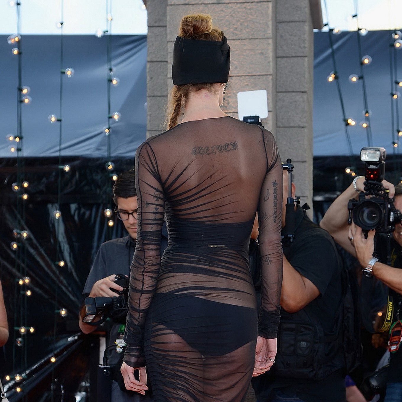 Erin wasson portant une robe noire transparente aux mtv video music awards 2013 à New York.
 #75220685