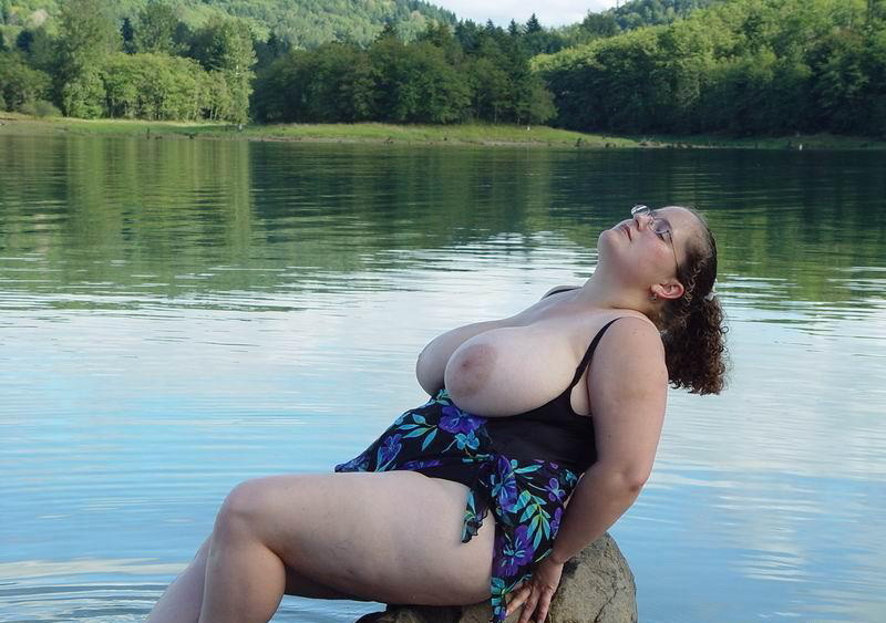 Bbw che mostra le sue enormi tette mature
 #75491051