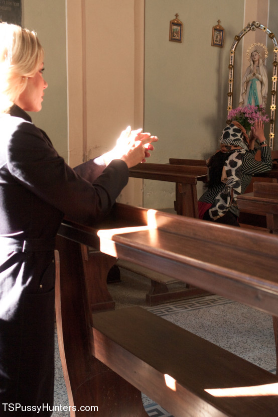 Drielly riuston ts madame usando la polla de poder en la chica
 #79189987