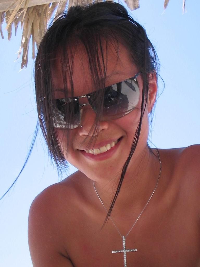 Novia asiática amateur posando desnuda durante sus vacaciones
 #69981241