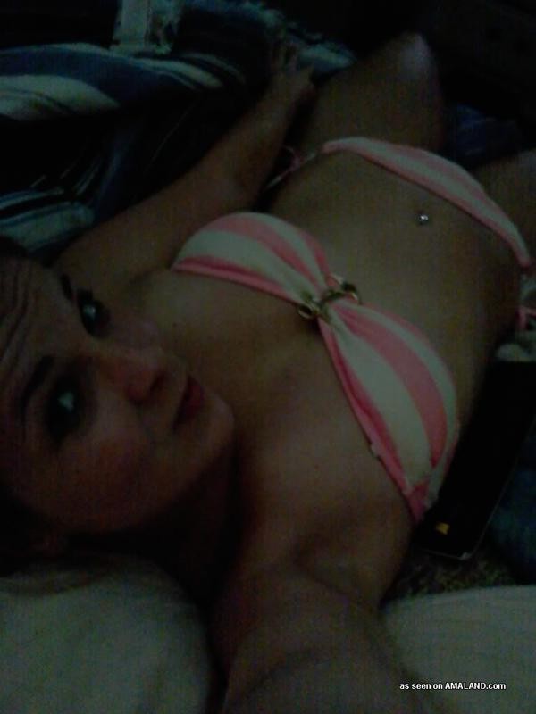 Nicht nackte blonde Cutie Camwhoring in ihrer Unterwäsche
 #76129151