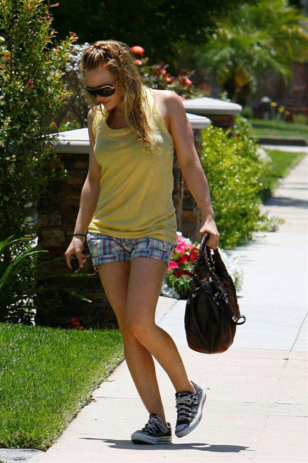 Celebrity Hilary Duff nice black bra and sexy legs in high heels #75414578