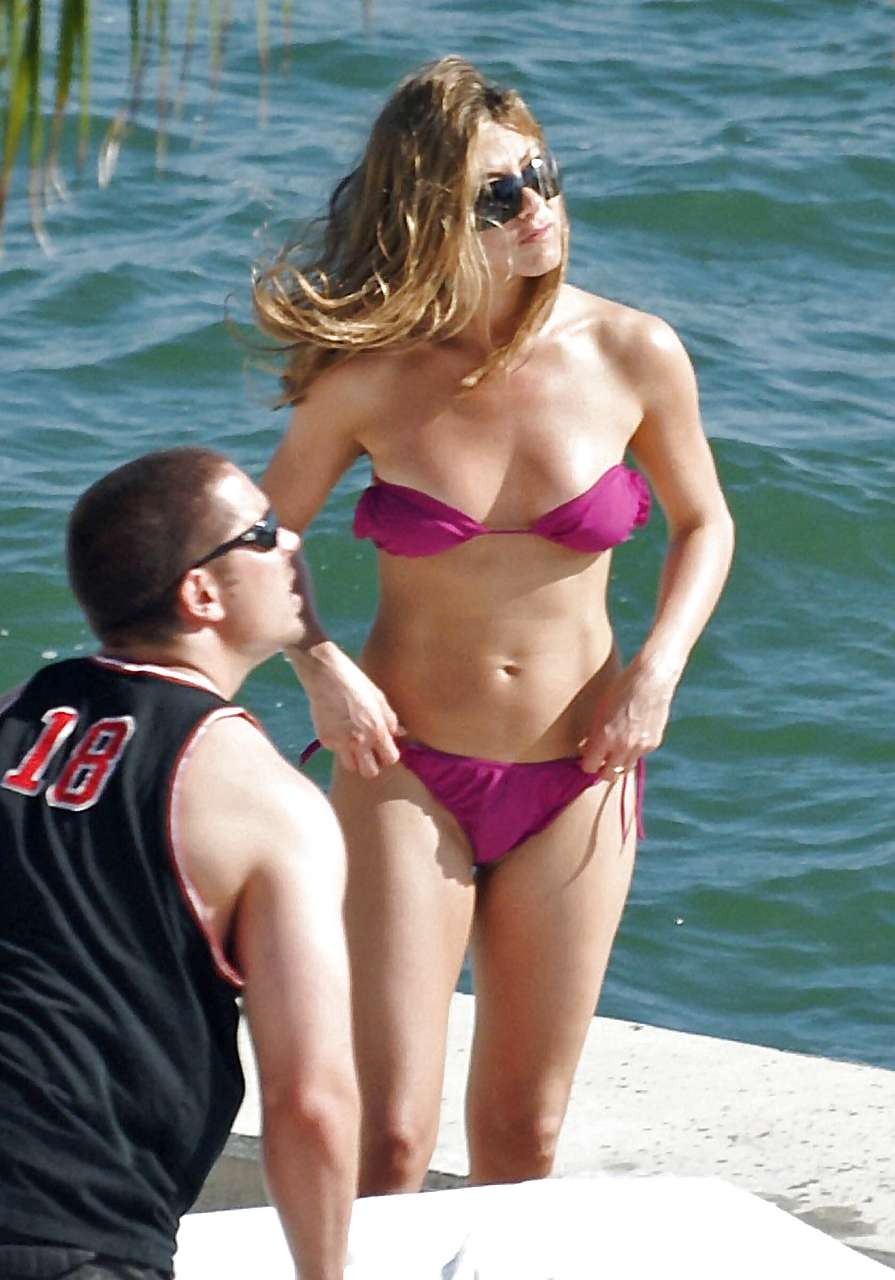 Jennifer Aniston flashing her panties upskirt and pookies #75263244