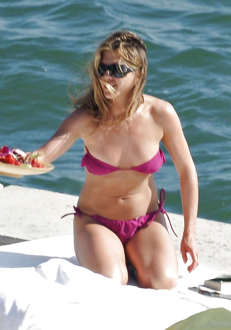 Jennifer Aniston flashing her panties upskirt and pookies #75263250