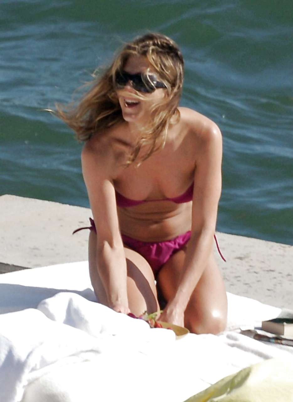 Jennifer Aniston flashing her panties upskirt and pookies #75263259
