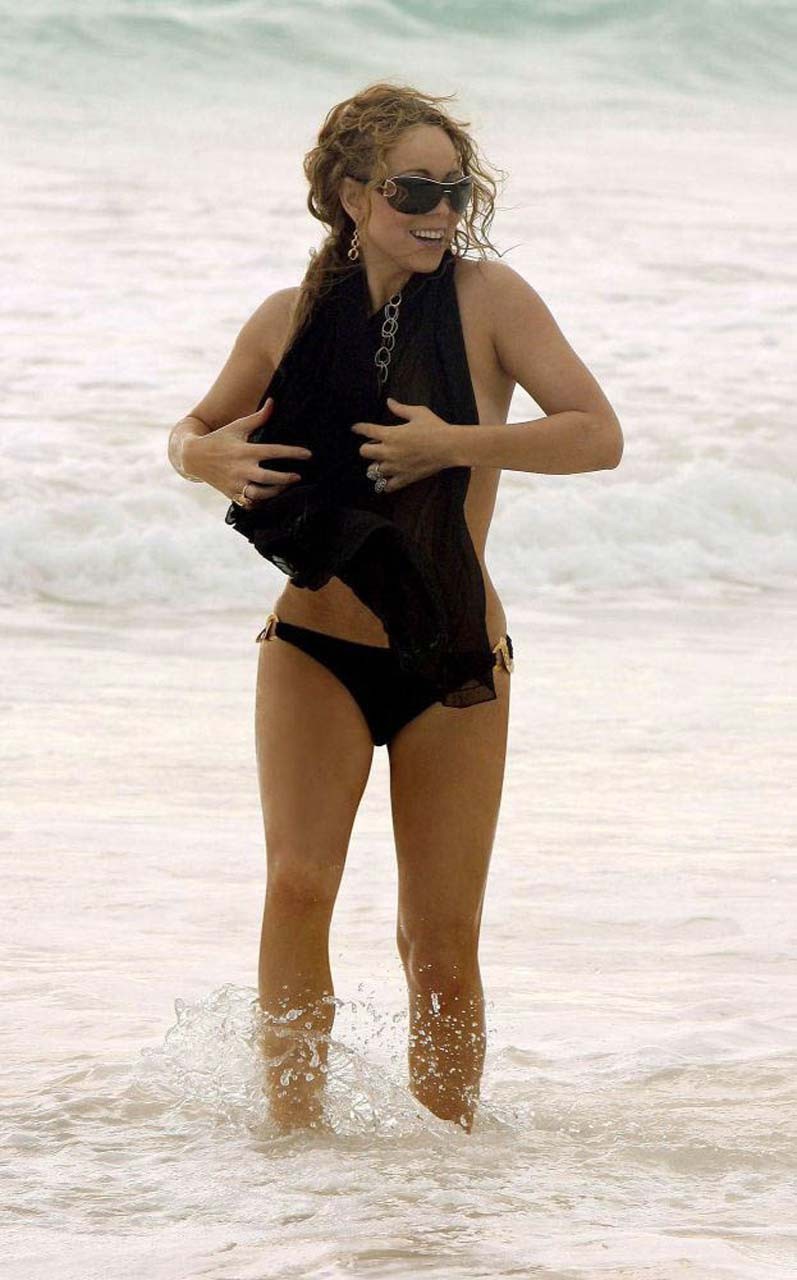 Mariah Carey fickt sexy und heiß im Bikini und oben ohne Paparazzi Fotos
 #75310788