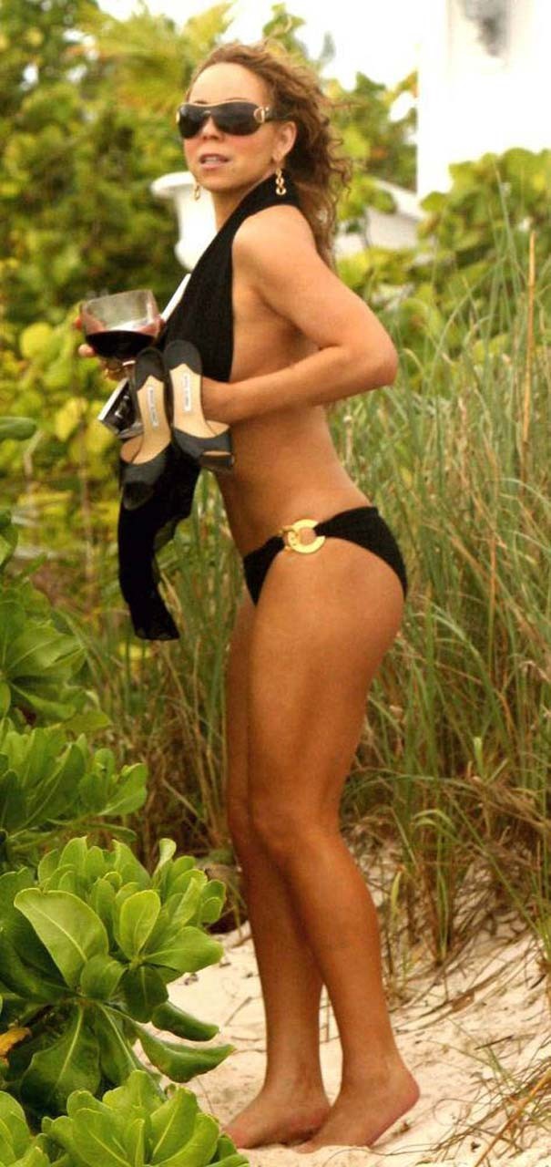 Mariah Carey fickt sexy und heiß im Bikini und oben ohne Paparazzi Fotos
 #75310801
