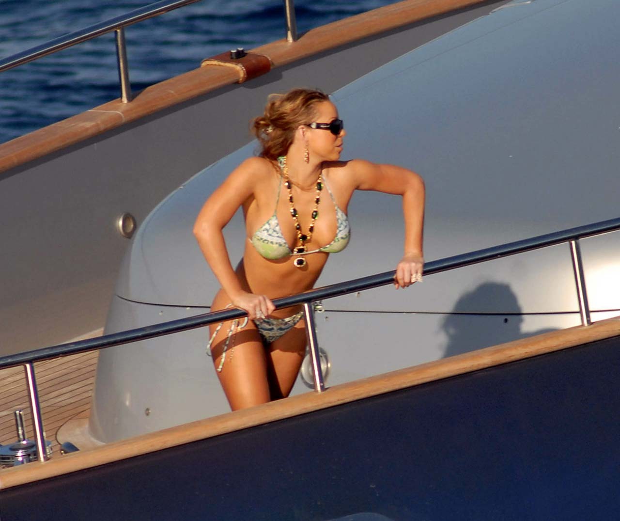Mariah Carey fickt sexy und heiß im Bikini und oben ohne Paparazzi Fotos
 #75310835